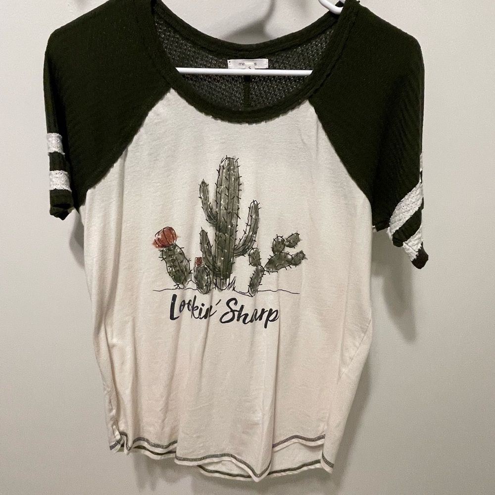 MAURICES graphic tee, deep green sleeves, “looking sharp” saying, size medium